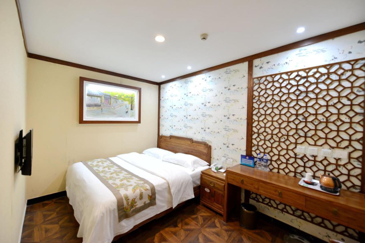 The East Hotel-Very Close To The Drum Tower,The Lama Temple,Houhai Bar Street,And The Forbidden City,There Are Many Old Beijing Traditional Hutongs Around The Hotel ,Experience The Culture Of Old Beijing Hutongs,Near Exit A Of Shichahai On Metro Line Exterior foto