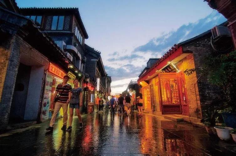 The East Hotel-Very Close To The Drum Tower,The Lama Temple,Houhai Bar Street,And The Forbidden City,There Are Many Old Beijing Traditional Hutongs Around The Hotel ,Experience The Culture Of Old Beijing Hutongs,Near Exit A Of Shichahai On Metro Line Exterior foto