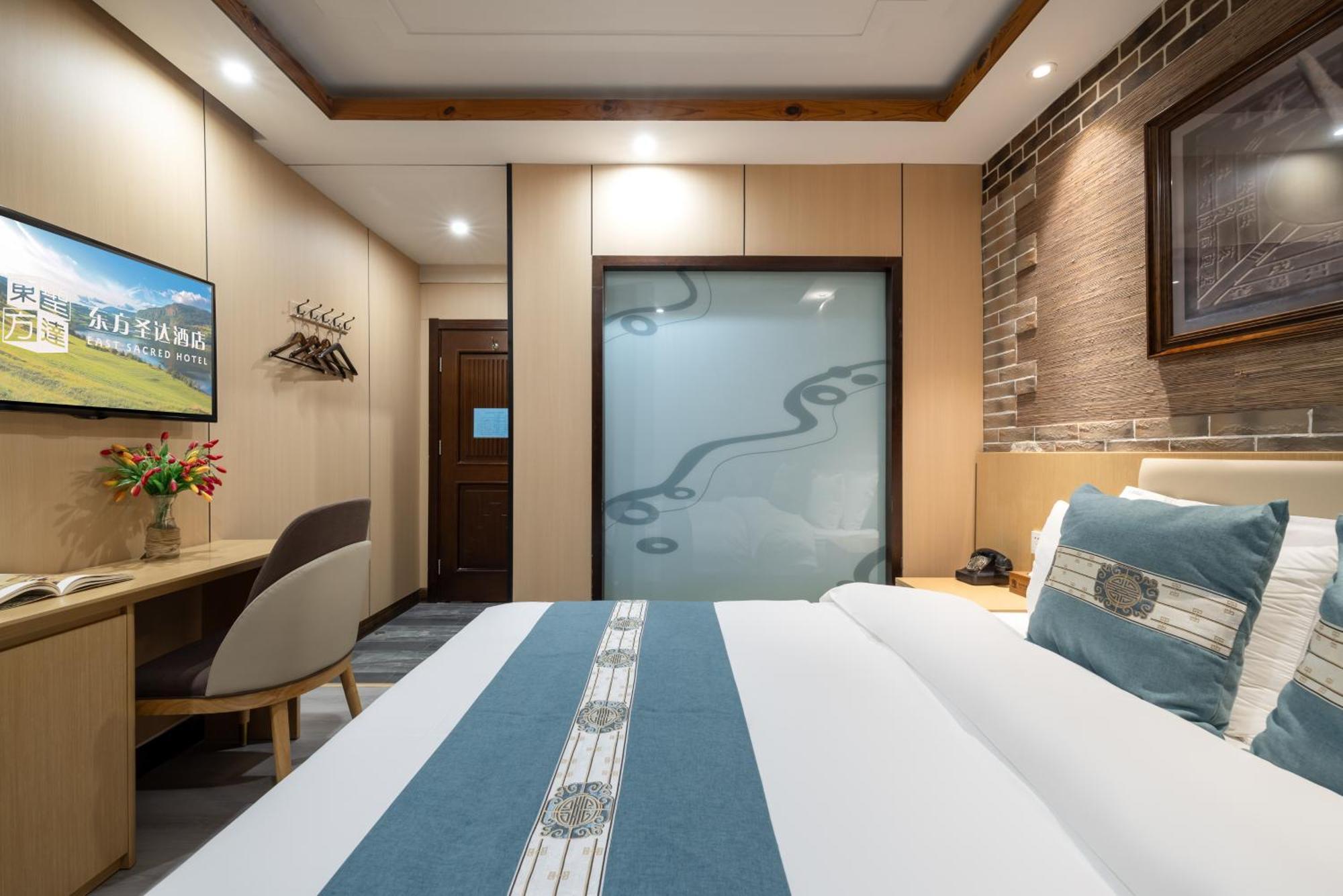 The East Hotel-Very Close To The Drum Tower,The Lama Temple,Houhai Bar Street,And The Forbidden City,There Are Many Old Beijing Traditional Hutongs Around The Hotel ,Experience The Culture Of Old Beijing Hutongs,Near Exit A Of Shichahai On Metro Line Exterior foto