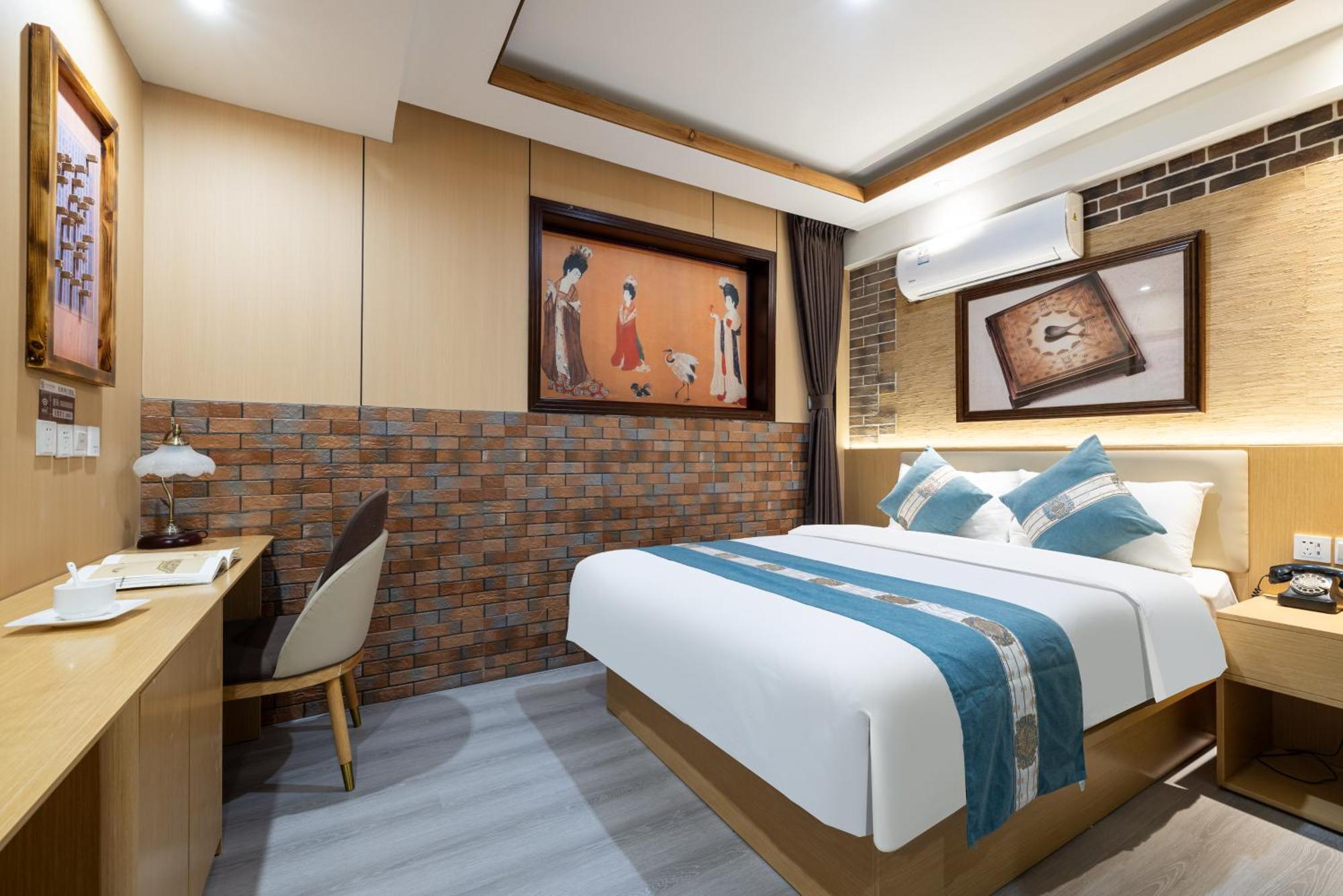 The East Hotel-Very Close To The Drum Tower,The Lama Temple,Houhai Bar Street,And The Forbidden City,There Are Many Old Beijing Traditional Hutongs Around The Hotel ,Experience The Culture Of Old Beijing Hutongs,Near Exit A Of Shichahai On Metro Line Exterior foto